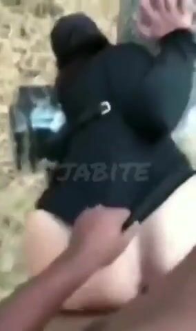 Arab whore with big ass fucking outdoor