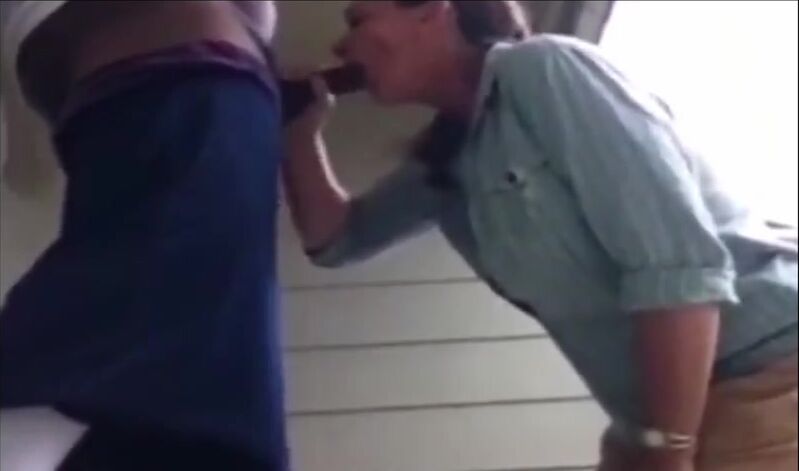 Whore giving a $20 bj for a black dude